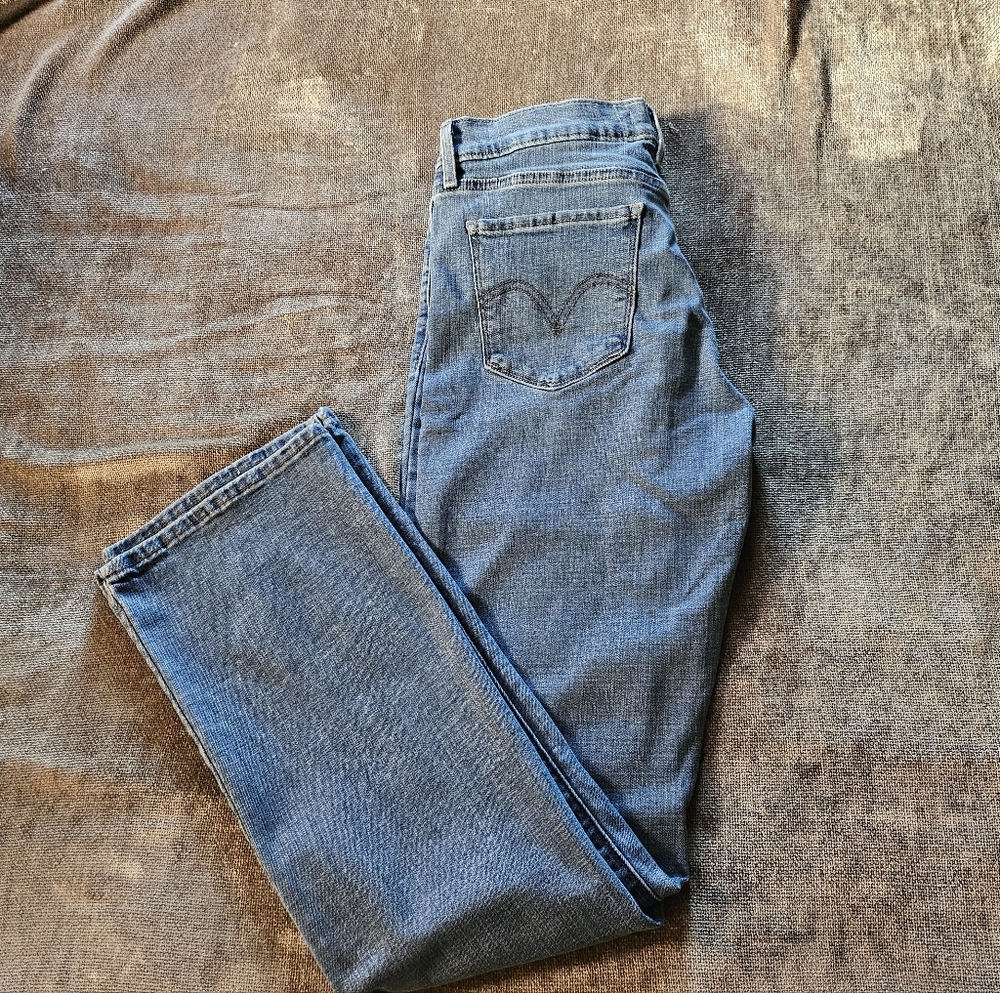 Levi's Classic Bootcut Denim Jeans - Picture 2 of 4